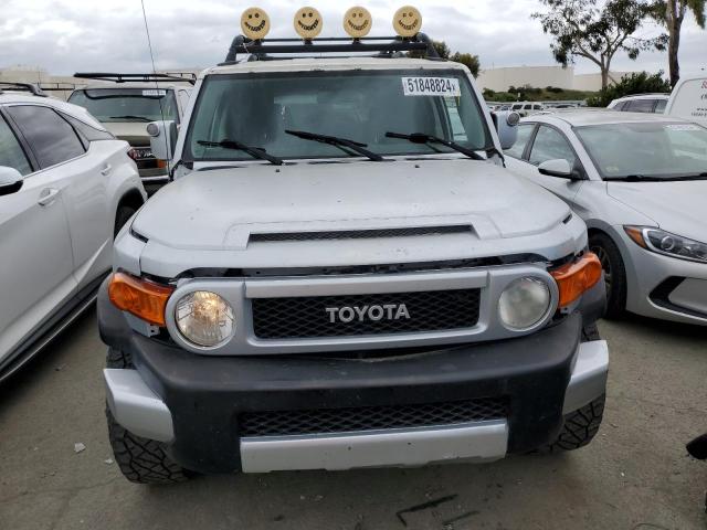 JTEBU11F470090457 - 2007 TOYOTA FJ CRUISER GRAY photo 5