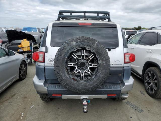 JTEBU11F470090457 - 2007 TOYOTA FJ CRUISER GRAY photo 6