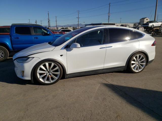 5YJXCAE25HF052047 - 2017 TESLA MODEL X WHITE photo 1