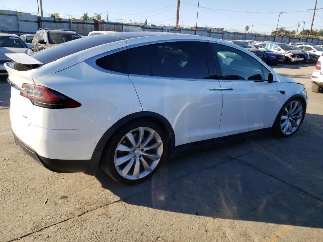 5YJXCAE25HF052047 - 2017 TESLA MODEL X WHITE photo 3