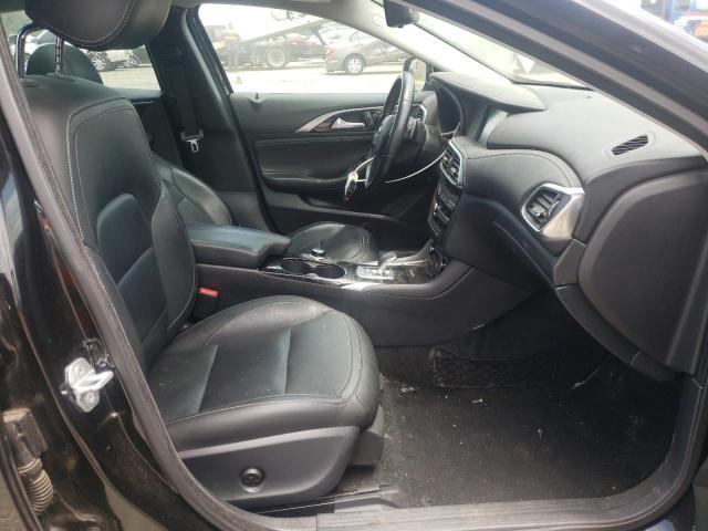 SJKCH5CR4HA024057 - 2017 INFINITI QX30 BASE BLACK photo 5