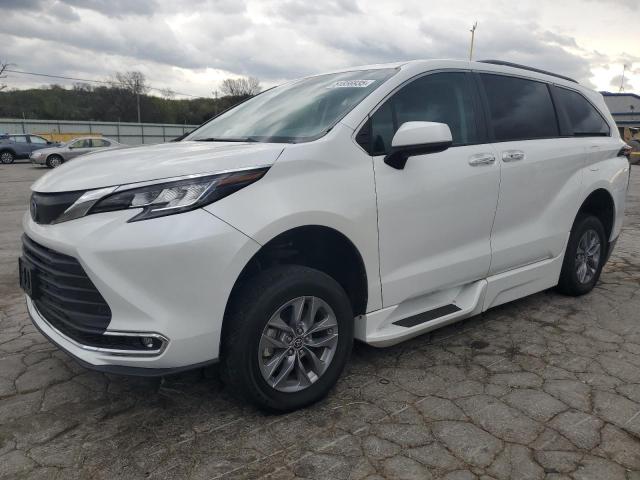 2022 TOYOTA SIENNA XLE, null