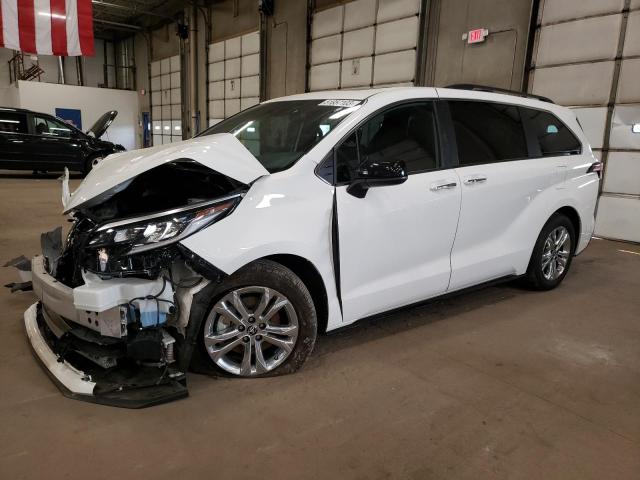 5TDDSKFC4NS059226 - 2022 TOYOTA SIENNA XSE WHITE photo 1