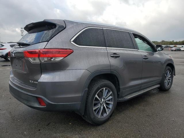 5TDJZRFH7KS917626 - 2019 TOYOTA HIGHLANDER SE GRAY photo 3