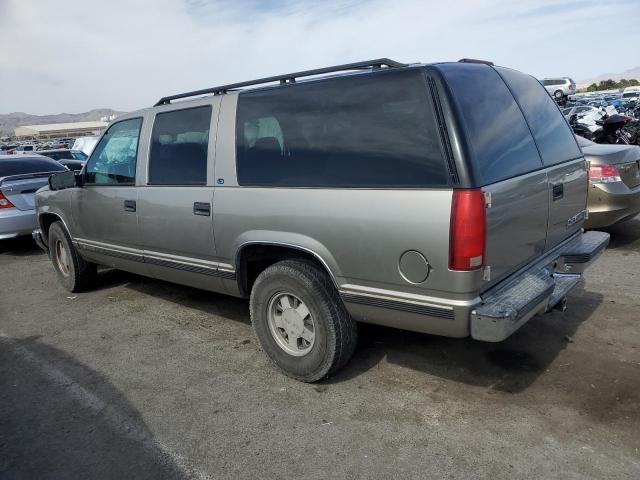 1GNEC16RXXJ394871 - 1999 CHEVROLET SUBURBAN C1500 GOLD photo 2