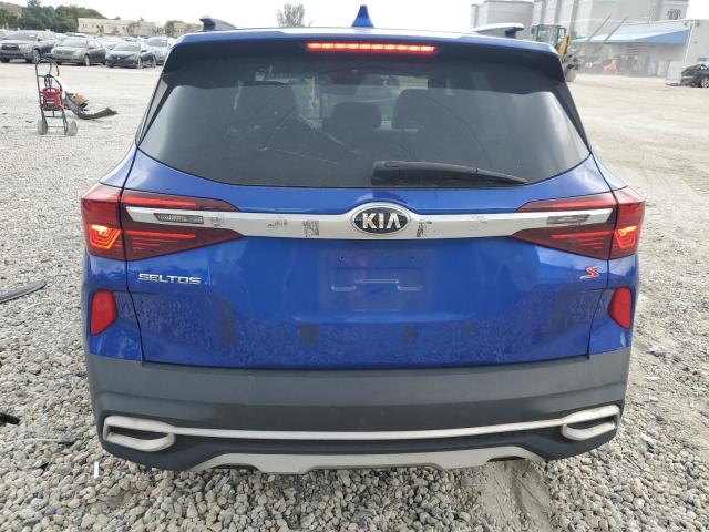 KNDEU2AA6M7043719 - 2021 KIA SELTOS S BLUE photo 6