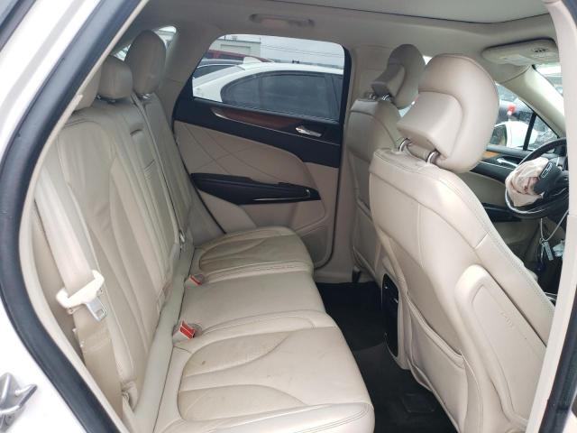 5LMCJ2C99HUL19250 - 2017 LINCOLN MKC SELECT Սպիտակ լուսանկար 10