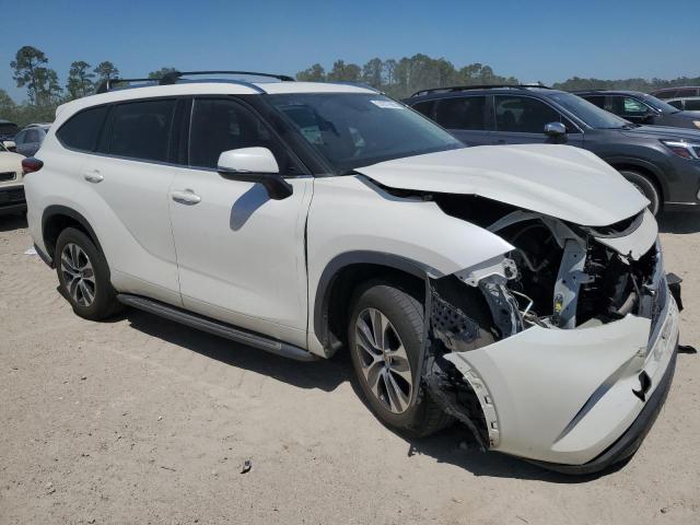5TDGZRAH8MS048667 - 2021 TOYOTA HIGHLANDER XLE WHITE photo 4