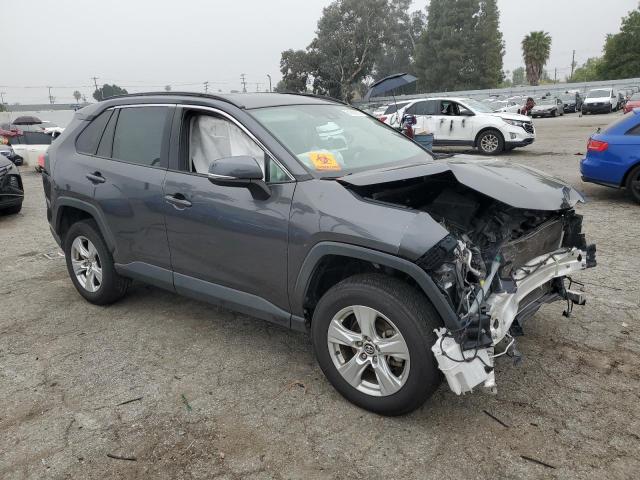 2T3P1RFV9LC091984 - 2020 TOYOTA RAV4 XLE GRAY photo 4