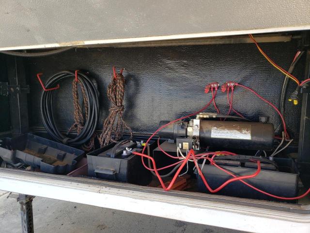 4YDF2822019260457 - 2001 KEYSTONE SPRINTER WHITE photo 7