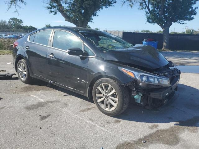 3KPFL4A71HE144020 - 2017 KIA FORTE LX BLACK photo 4