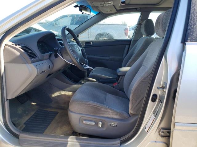 JTDBE32K040259104 - 2004 TOYOTA CAMRY LE SILVER photo 7