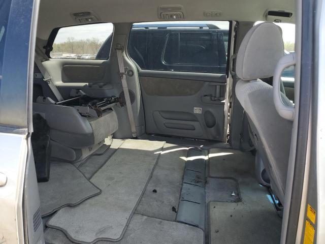 5TDKK4CC5AS323927 - 2010 TOYOTA SIENNA CE SILVER photo 11