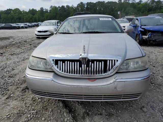 1LNHM81W94Y611561 - 2004 LINCOLN TOWN CAR EXECUTIVE SILVER photo 5