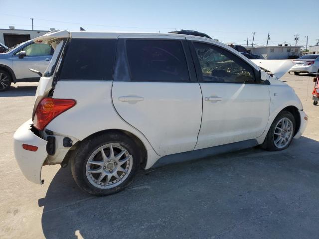 JTKKT624240071329 - 2004 TOYOTA SCION XA WHITE photo 3