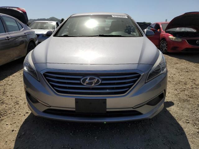 5NPE24AF0HH494093 - 2017 HYUNDAI SONATA SE SILVER photo 5