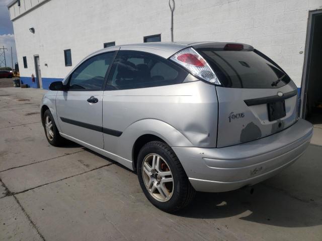 3FAFP31353R181221 - 2003 FORD FOCUS ZX3 SILVER photo 2