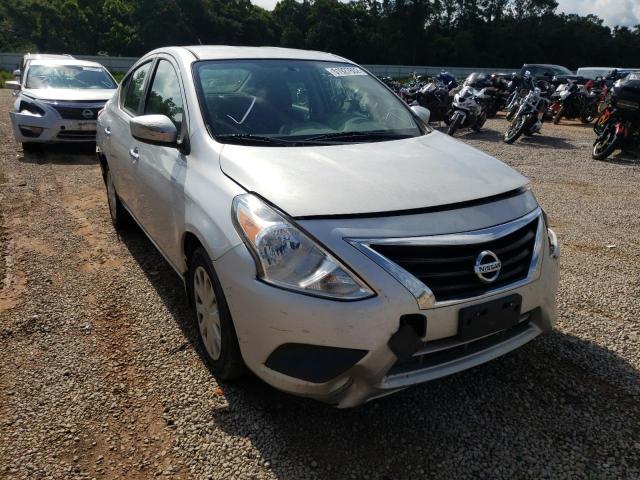 3N1CN7AP5JL869123 - 2018 NISSAN VERSA S/S S SILVER photo 1