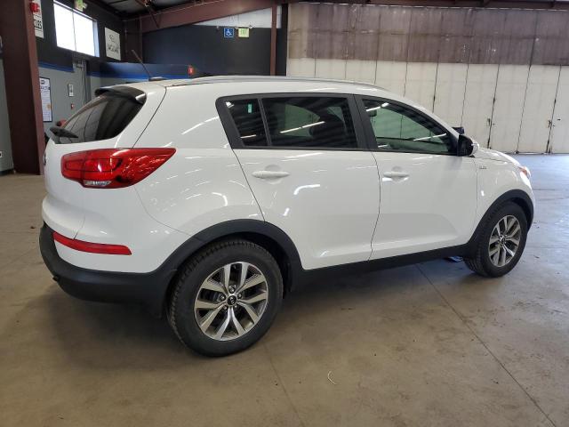 KNDPBCAC7F7760168 - 2015 KIA SPORTAGE LX WHITE photo 3