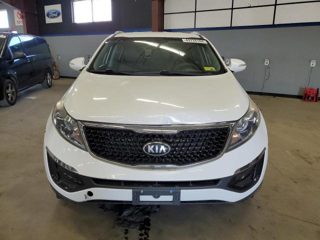 KNDPBCAC7F7760168 - 2015 KIA SPORTAGE LX WHITE photo 5