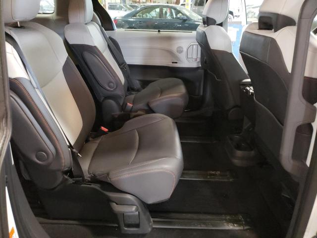 5TDDRKEC9NS076097 - 2022 TOYOTA SIENNA XSE WHITE photo 11