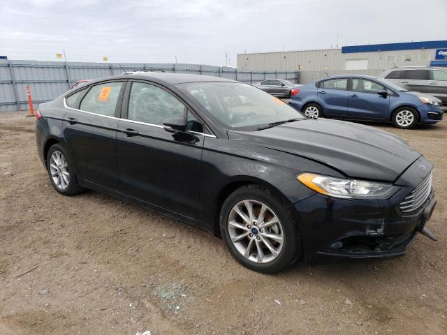 3FA6P0HD9HR366151 - 2017 FORD FUSION SE BLACK photo 4