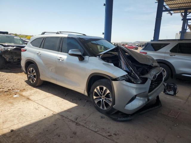 5TDHZRAH7MS061754 - 2021 TOYOTA HIGHLANDER XLE 银色 照片 4