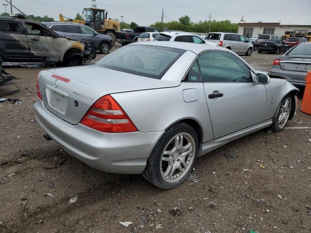 WDBKK47F0XF082659 - 1999 MERCEDES-BENZ SLK 230 KOMPRESSOR SILVER photo 3