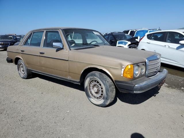 WDBAB33C9FA236315 - 1985 MERCEDES-BENZ 300 DT GOLD photo 4