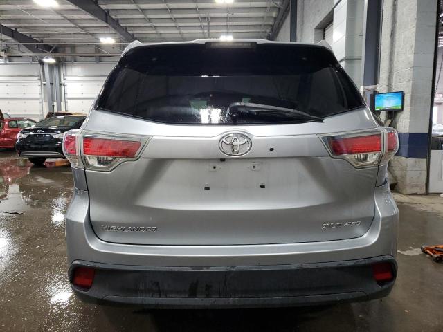 5TDJKRFH6FS103929 - 2015 TOYOTA HIGHLANDER XLE 银色 照片 6