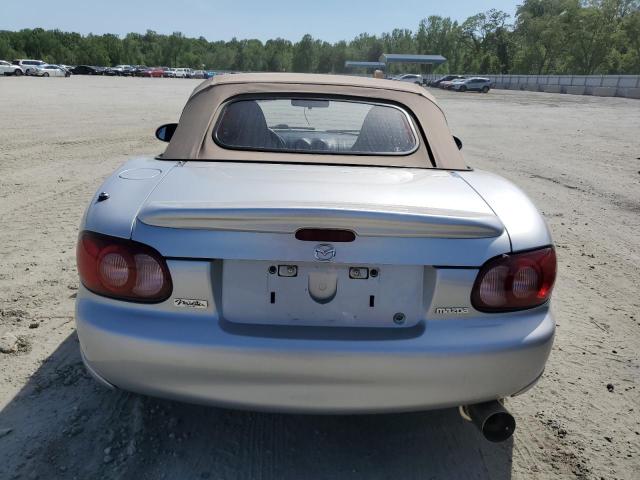 JM1NB353330310846 - 2003 MAZDA MX-5 MIATA BASE SILVER photo 6