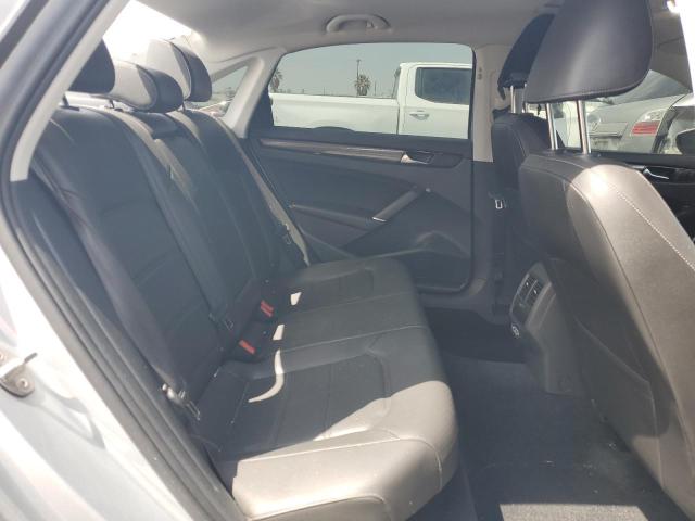 1VWMA7A39LC012826 - 2020 VOLKSWAGEN PASSAT R-LINE Silber Foto 10