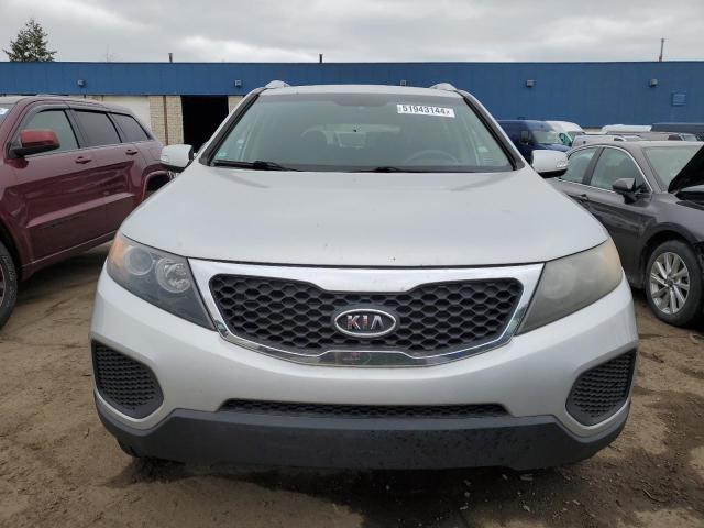 5XYKT4A29BG064297 - 2011 KIA SORENTO BASE SILVER photo 5