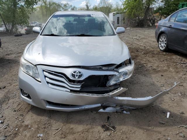 4T1BF3EK6BU119018 - 2011 TOYOTA CAMRY BASE SILVER photo 5