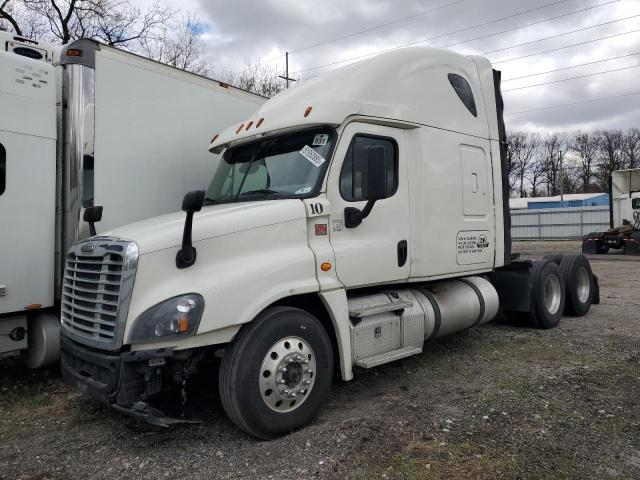 3AKJGLD55GSGU4402 - 2016 FREIGHTLINER CASCADIA 1 WHITE photo 2