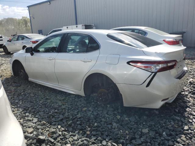 4T1B61HK0JU132779 - 2018 TOYOTA CAMRY XSE WHITE photo 2