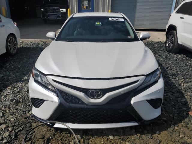 4T1B61HK0JU132779 - 2018 TOYOTA CAMRY XSE WHITE photo 5