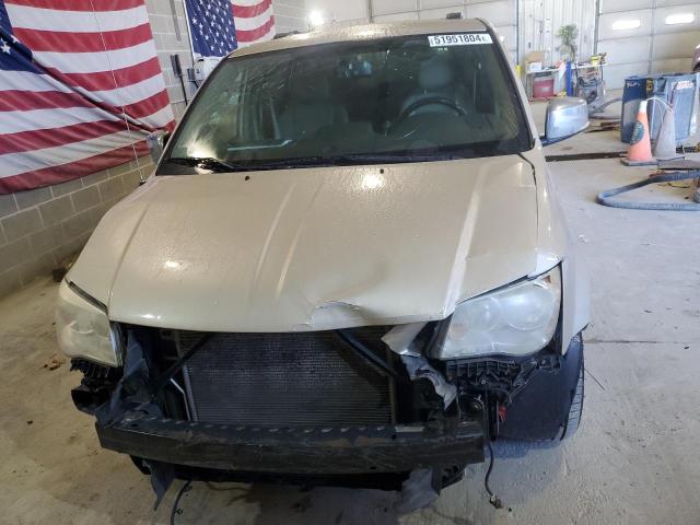 2C4RC1CG0DR531921 - 2013 CHRYSLER TOWN & COU TOURING L GOLD photo 5