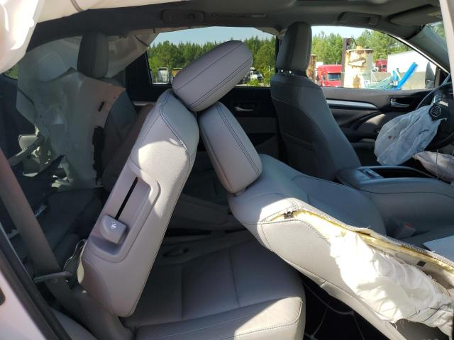 5TDKKRFH5GS505060 - 2016 TOYOTA HIGHLANDER XLE WHITE photo 10