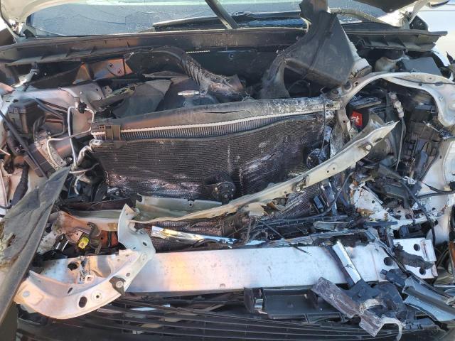 5TDKKRFH5GS505060 - 2016 TOYOTA HIGHLANDER XLE WHITE photo 11