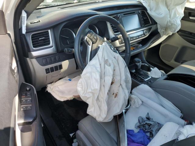 5TDKKRFH5GS505060 - 2016 TOYOTA HIGHLANDER XLE WHITE photo 8