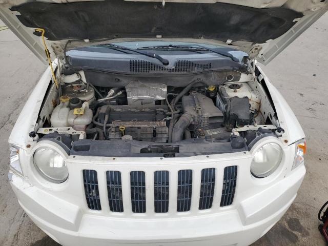 1J8FF47W88D588737 - 2008 JEEP COMPASS SPORT WHITE photo 12