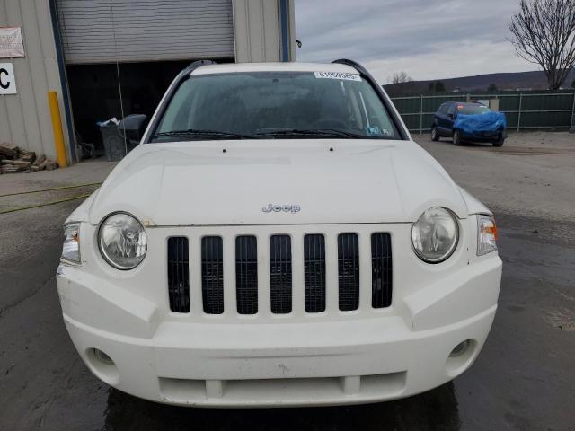 1J8FF47W88D588737 - 2008 JEEP COMPASS SPORT WHITE photo 5