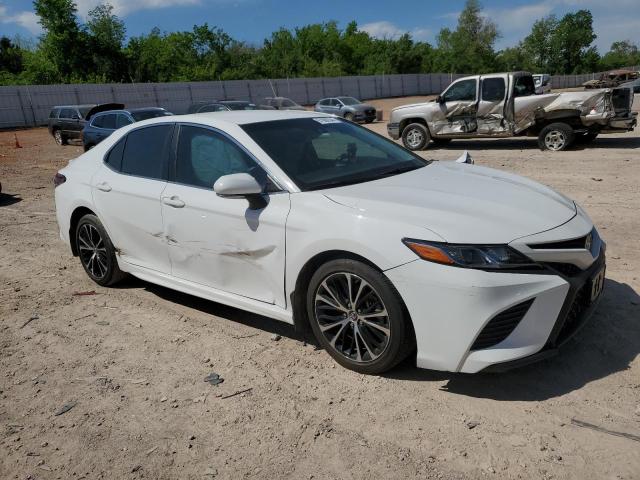 4T1B11HK2JU537895 - 2018 TOYOTA CAMRY L WHITE photo 4