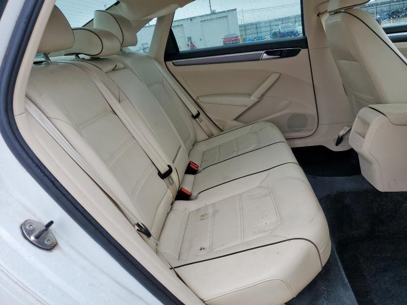 1VWDT7A39HC074471 - 2017 VOLKSWAGEN PASSAT R-LINE თეთრი ფოტო 10