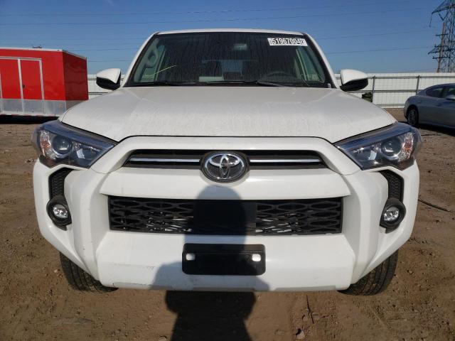 JTEMU5JR2N6082202 - 2022 TOYOTA 4RUNNER SR5/SR5 PREMIUM WHITE photo 5