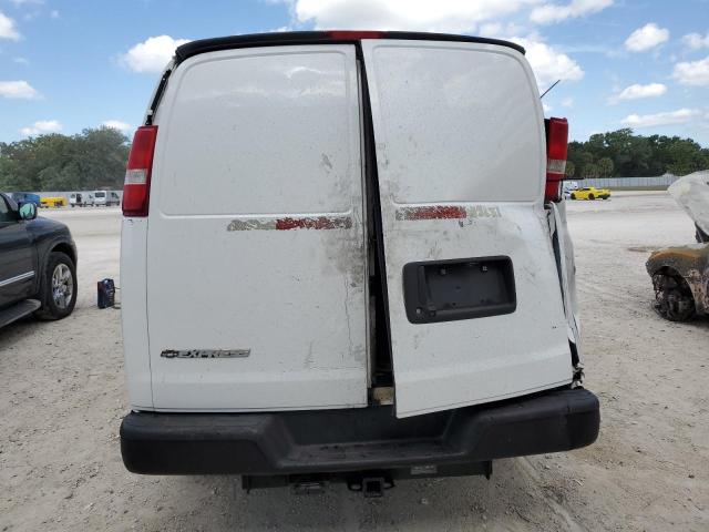 1GCWGAFGXJ1287522 - 2018 CHEVROLET EXPRESS G2 WHITE photo 6