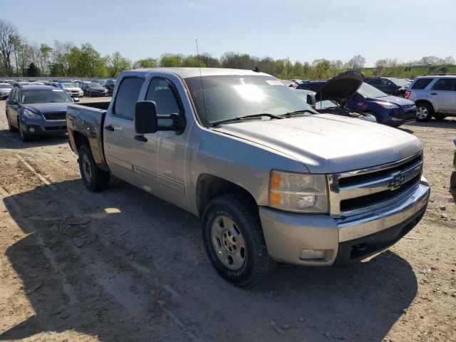 2GCEK13M871617987 - 2007 CHEVROLET SILVERADO K1500 CREW CAB SILVER photo 4