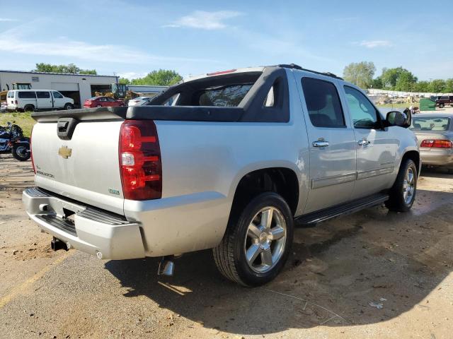 3GNTKEE32BG389575 - 2011 CHEVROLET AVALANCHE LS SILVER photo 3