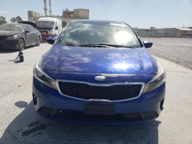 3KPFL4A76JE220353 - 2018 KIA FORTE LX BLUE photo 5